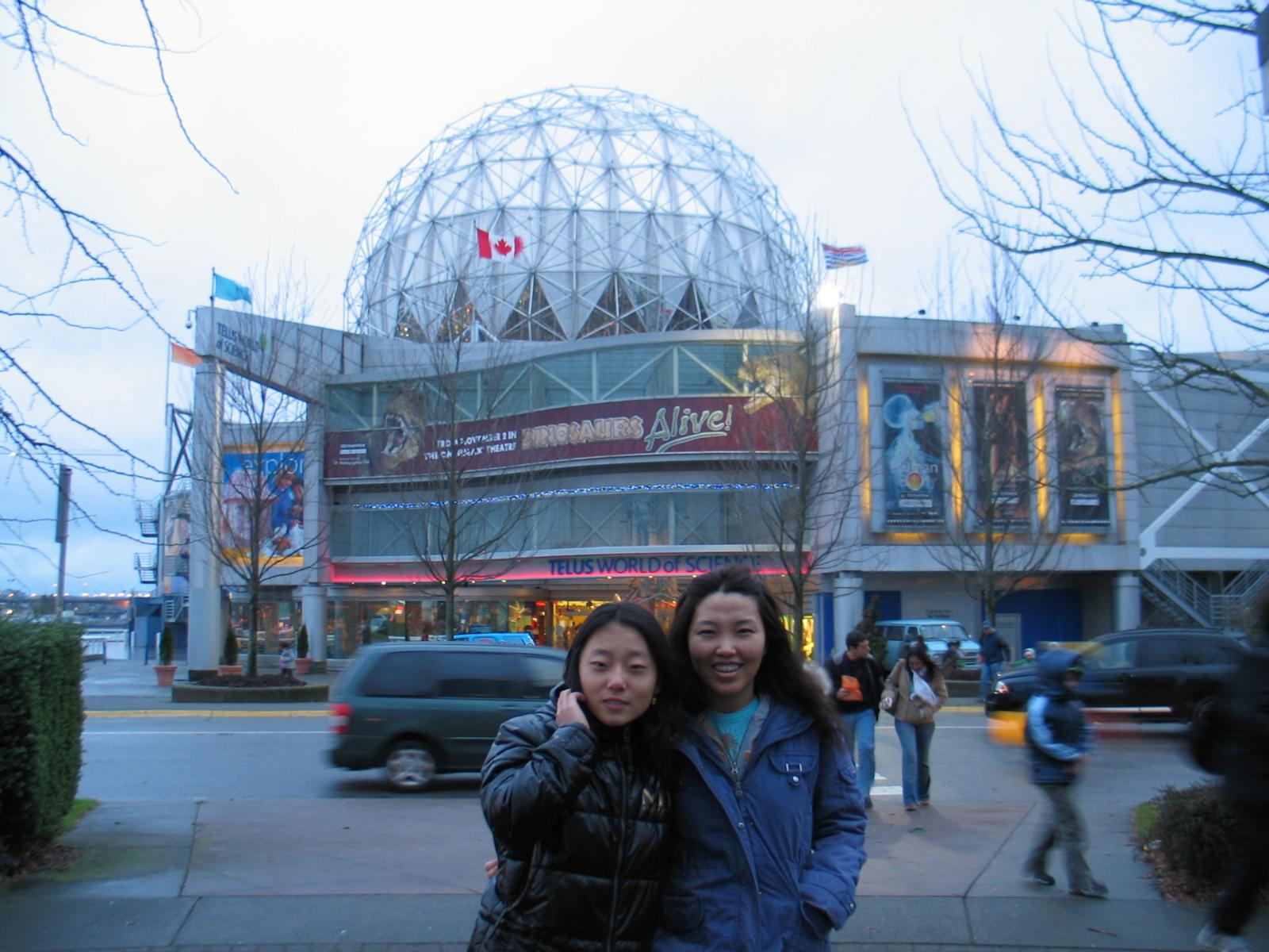 Soomi and Apple in front of Science world