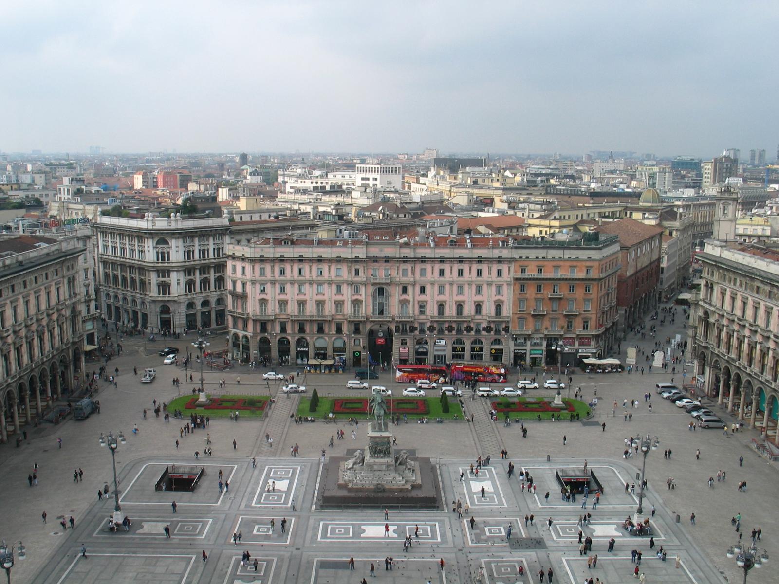 Piazza Fontana from the top of the Duomo