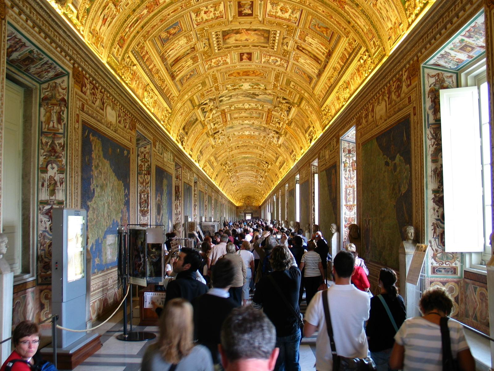 A hall inthe Vatican museum