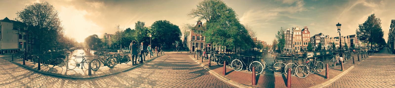 Sepiatonned Amsterdam street