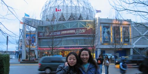 Soomi and Apple in front of Science world