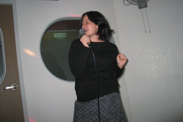 Emily-Jane rocks out in karaoke