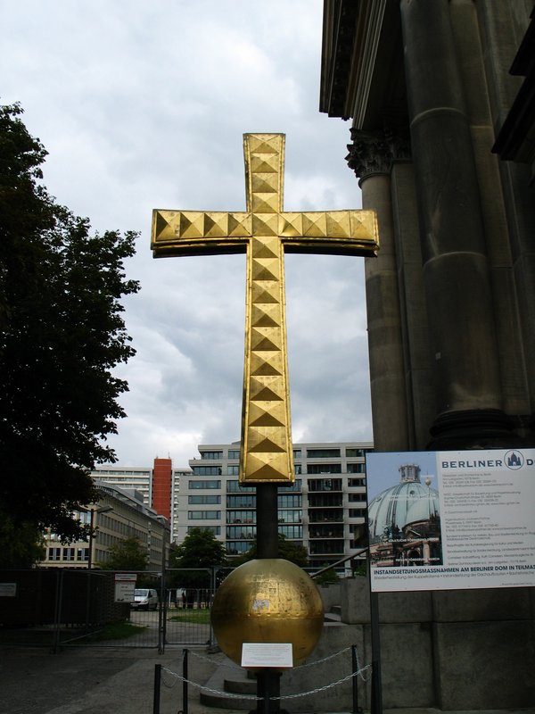 A big cross in front of the Berliner Dome
