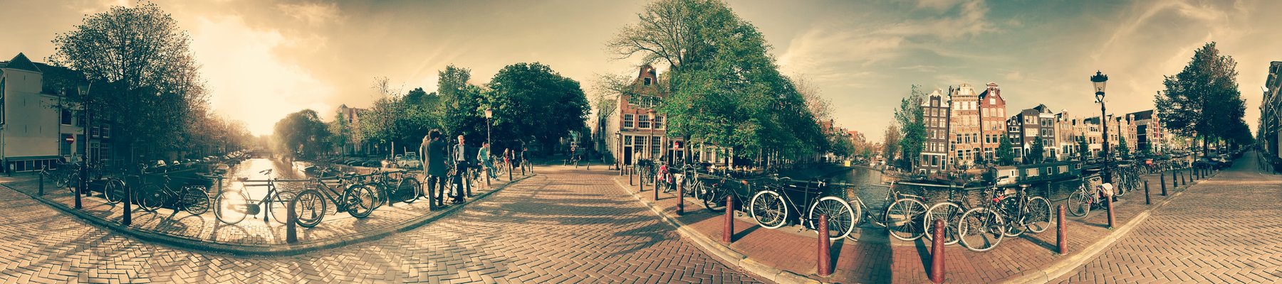 Sepiatonned Amsterdam street