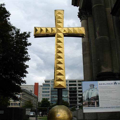 A big cross in front of the Berliner Dome
