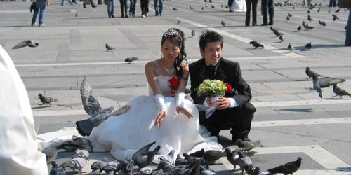 Newlyweds in Piazza Fontana